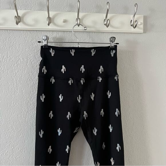 Beyond Yoga Cactus Print High Waisted 7/8 Leggings - Picture 3 of 7